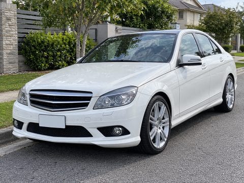Примерна снимка: бял Mercedes C W204