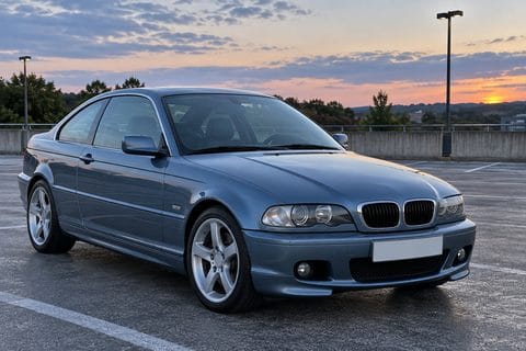 Примерна снимка: синьо BMW 3 E46 купе