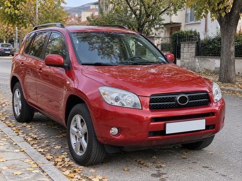 Примерна снимка: червена Toyota RAV4