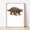 Картина анкилозавър с шипове в светла дървена рамка, облегната на бяла стена