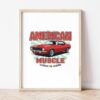 Картина с червено мускул кар купе и надпис AMERICAN MUSCLE в светла дървена рамка, облегната на бяла стена върху паркет Картина с червено мускул кар купе и надпис AMERICAN MUSCLE в светла дървена рамка, облегната на бяла стена върху паркет