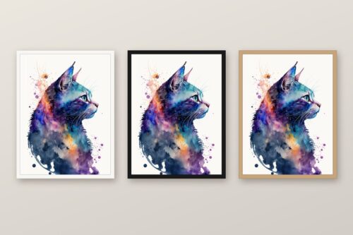 Същата картина с котка в бяла, черна и дървена рамка на стена