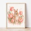 Картина със зайче и лалета в светла дървена рамка, облегната на бяла стена върху паркет