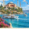 Постер Истанбул Аясофия с бял кораб, чайки, тюркоазено море и надпис „ISTANBUL“ Постер Истанбул Аясофия с бял кораб, чайки, тюркоазено море и надпис „ISTANBUL“