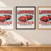 Същият постер с Lamborghini Countach в бяла, черна и дървена рамка на стена в стая Същият постер с Lamborghini Countach в бяла, черна и дървена рамка на стена в стая